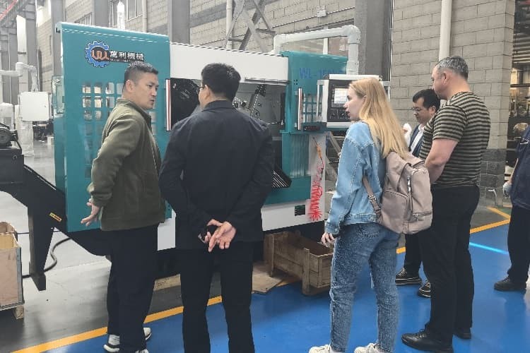 热烈欢迎挪威客户来我司参观考察